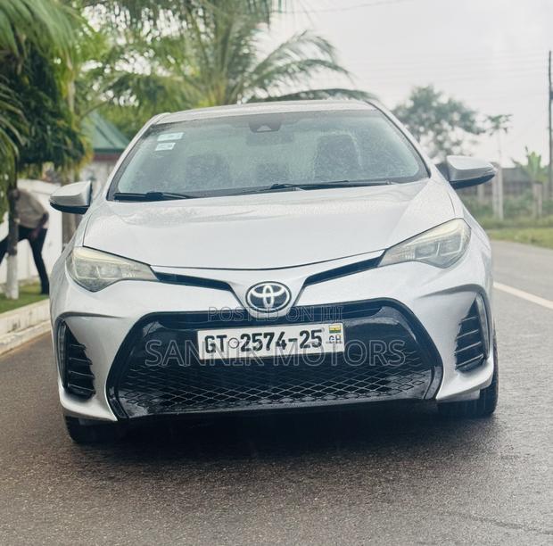 Toyota Corolla SE (1.8L 4cyl 2A) 2018 Silver