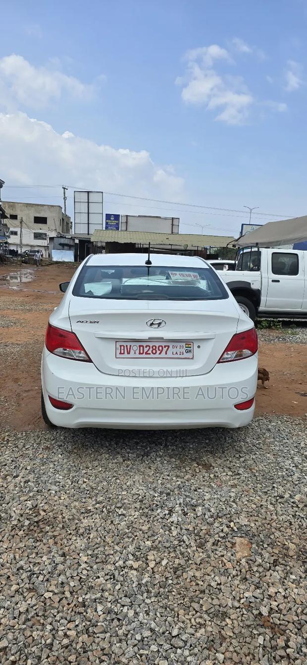 Hyundai Accent SE Sedan 2017 White