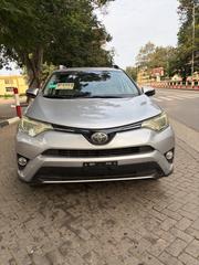 Toyota RAV4 XLE 4dr SUV (2.5L 4cyl 6A) 2018 Gray for sale