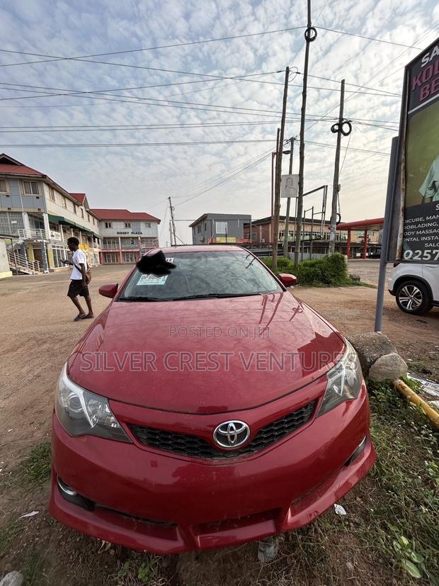 Toyota Camry SE 4dr Sedan w/Prod. End 11/13 (2.5L 4cyl 6A) 2014 Red