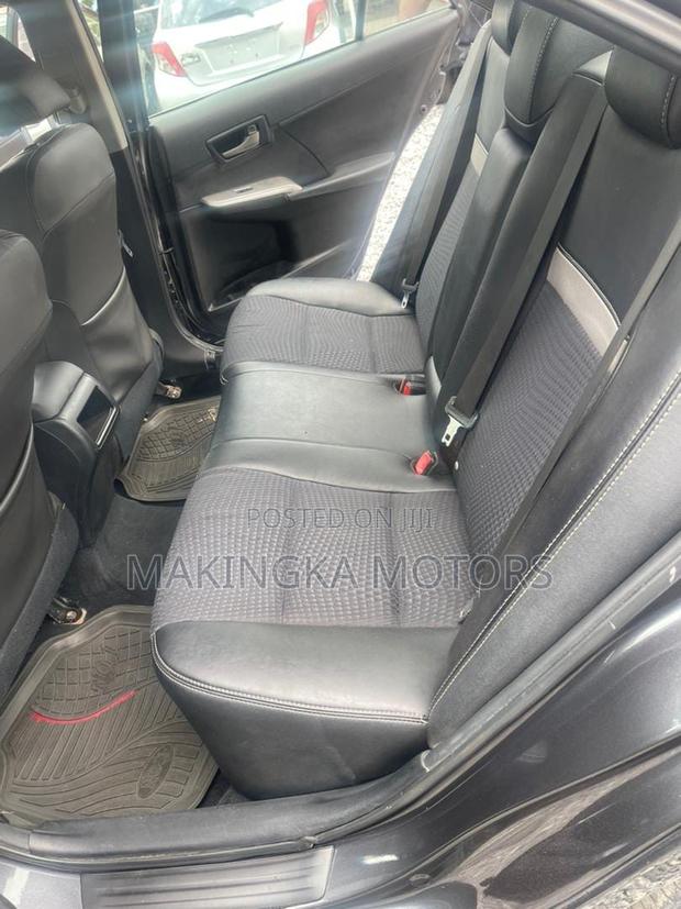 Toyota Camry SE 4dr Sedan w/Prod. End 11/13 (2.5L 4cyl 6A) 2014 Gray