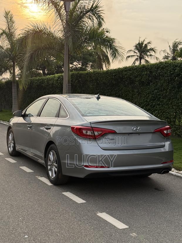 Hyundai Sonata Base Sedan FWD (2.4L 4cyl 6A) 2017 Silver