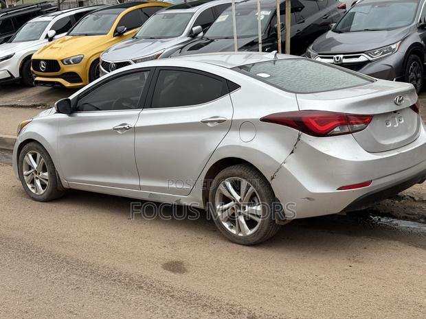 Hyundai Elantra 2015 Silver