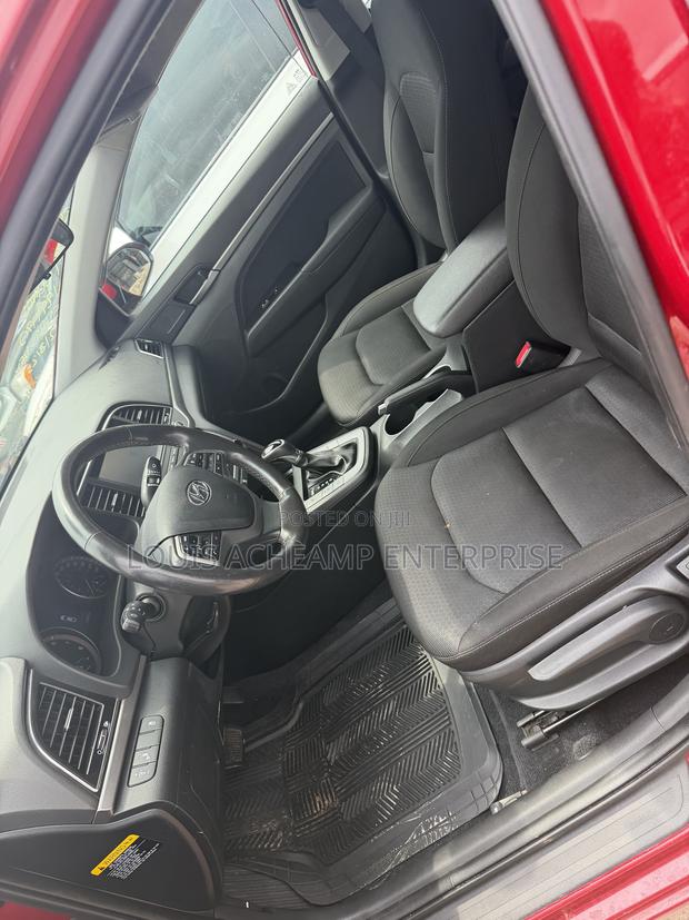 Hyundai Elantra 2017 Red