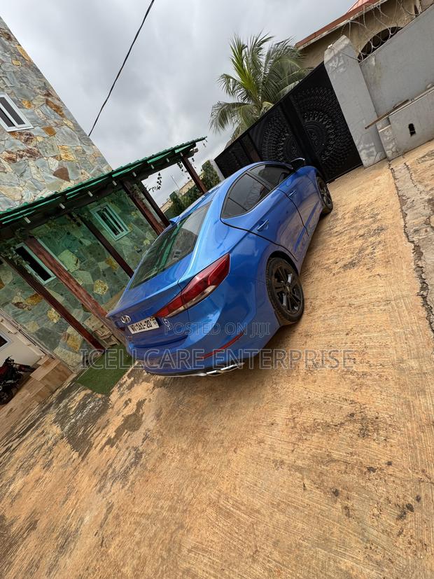 Hyundai Elantra Value Edition Sedan FWD (2.0L 4cyl 6A) 2017 Blue