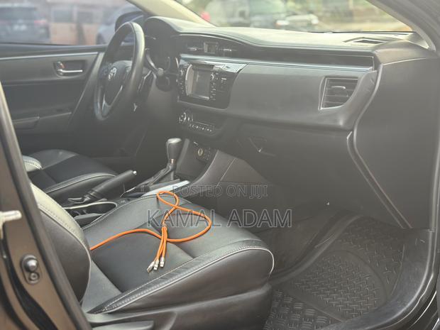 Toyota Corolla L 4dr Sedan (1.8L 4cyl 6M) 2015 Black