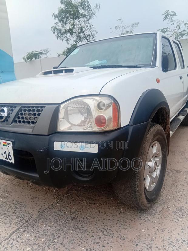 Nissan Hardbody 2016 White