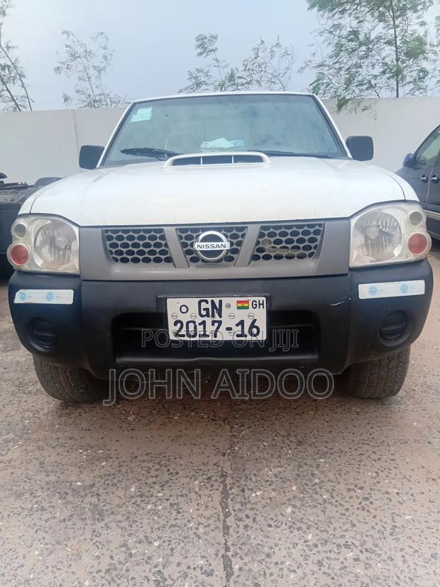 Nissan Hardbody 2016 White