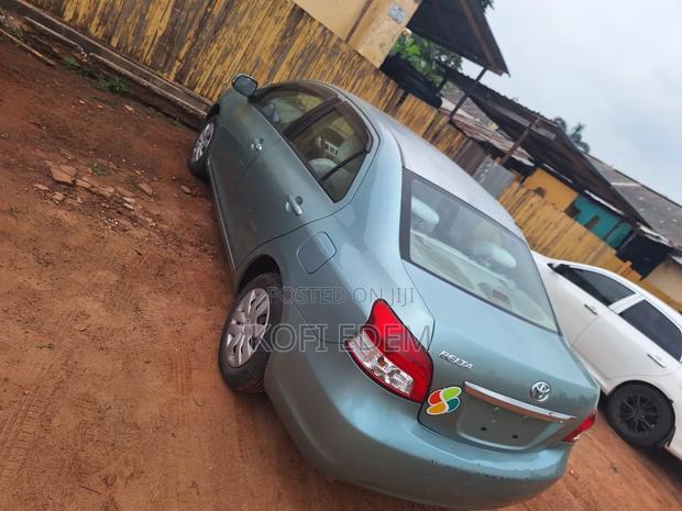 Toyota Belta 2010 Green