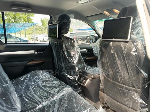 Toyota Hilux 2025 Black