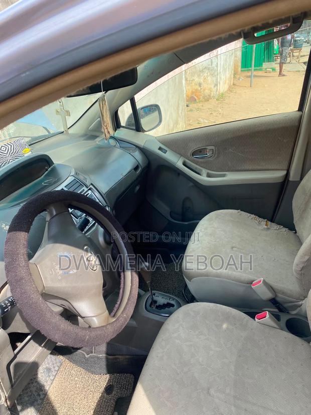 Toyota Vitz 1.3 AWD 5dr 2010 Silver