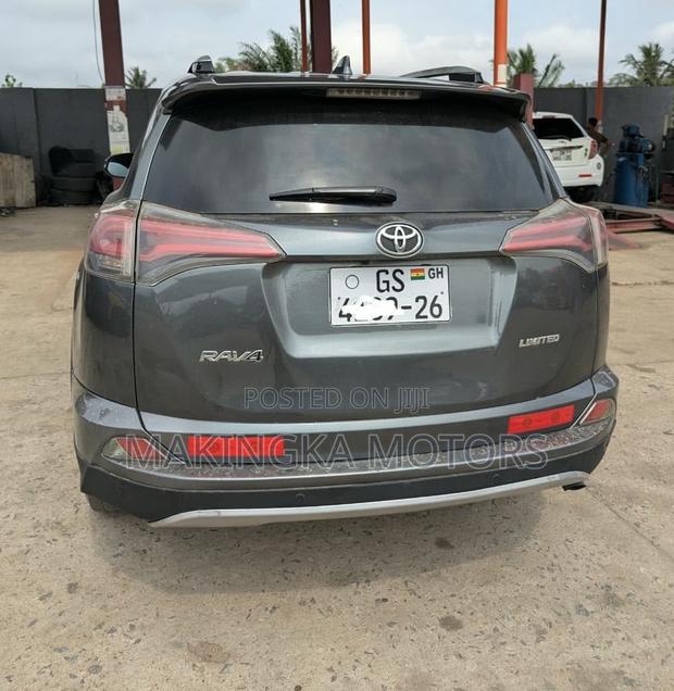 Toyota RAV4 Limited 4dr SUV AWD (2.5L 4cyl 6A) 2018 Silver