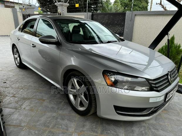 Volkswagen Passat 2012 Silver