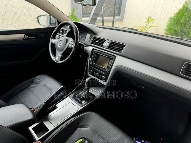 Volkswagen Passat 2012 Silver