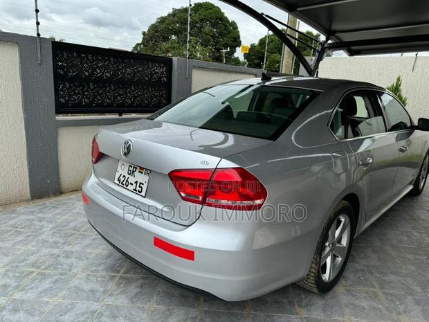 Volkswagen Passat 2012 Silver