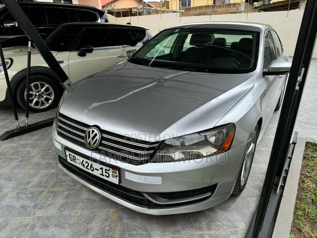 Volkswagen Passat 2012 Silver