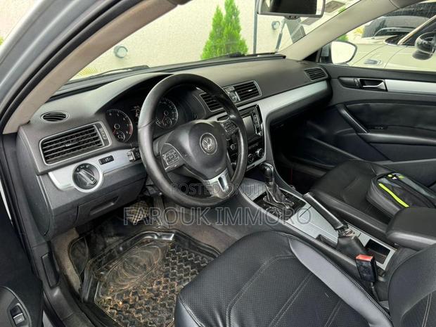 Volkswagen Passat 2012 Silver