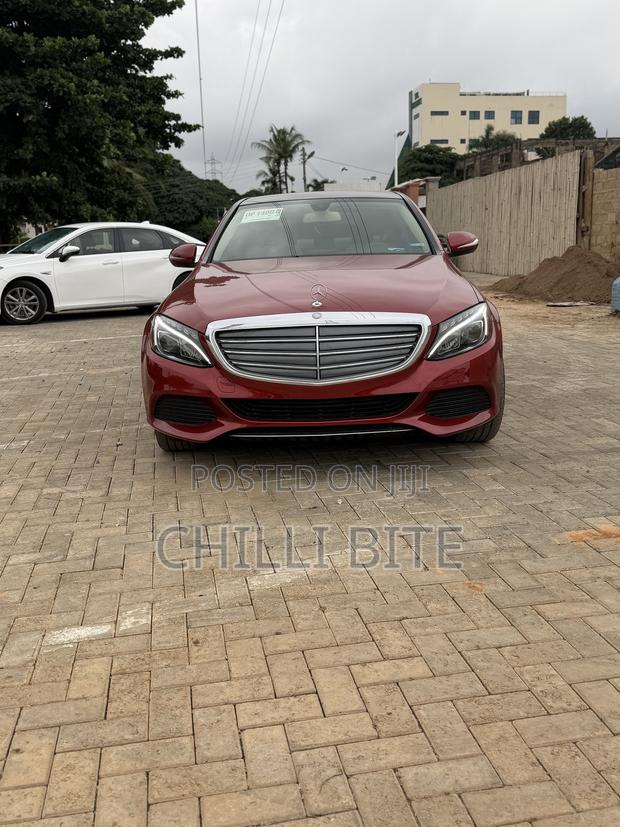Mercedes-Benz C300 Luxury Sedan RWD (2.0L 4cyl 7A) 2017 Red