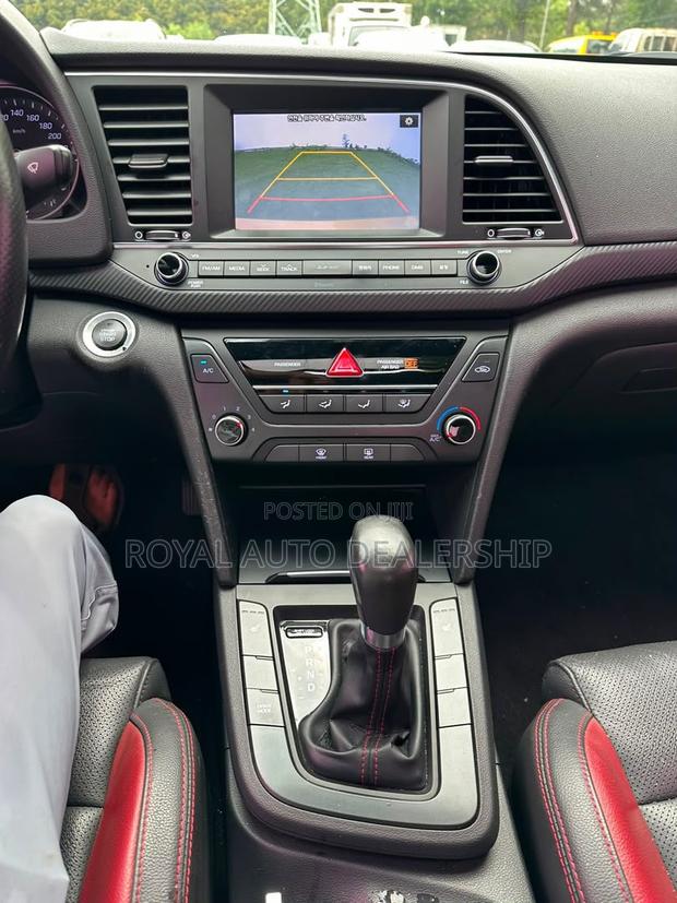 Hyundai Avante 2017 Green