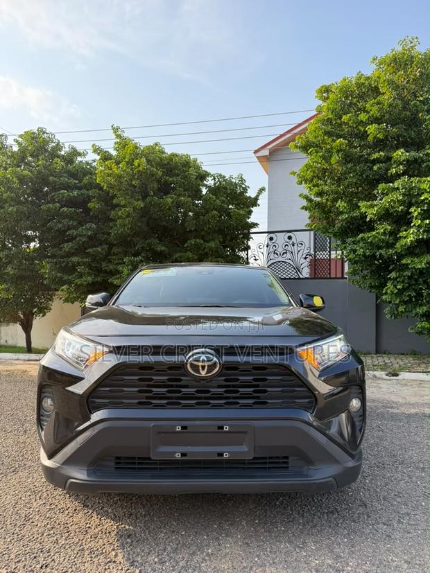Toyota RAV4 XLE FWD 2023 Black