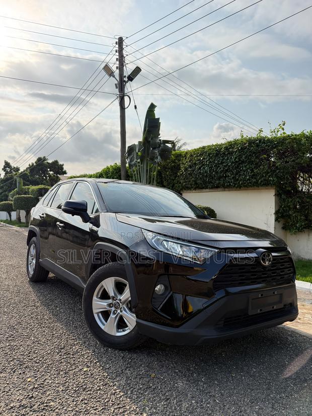 Toyota RAV4 XLE FWD 2023 Black