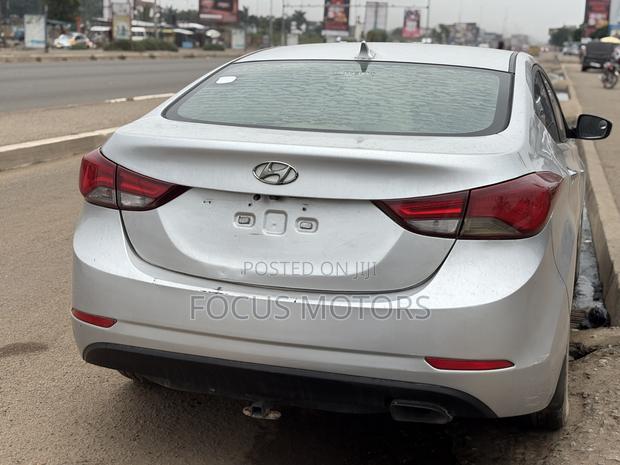 Hyundai Elantra 2015 Silver