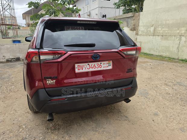 Toyota RAV4 XLE 2022 Maroon