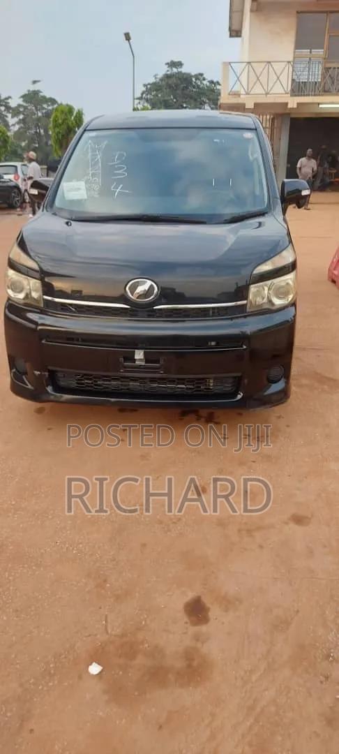 Toyota Voxy X L Edition 2WD 8-Seater 2012 Black