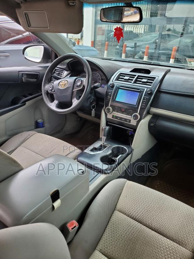 Toyota Camry LE 4dr Sedan (2.5L 4cyl 6A) 2012 Silver
