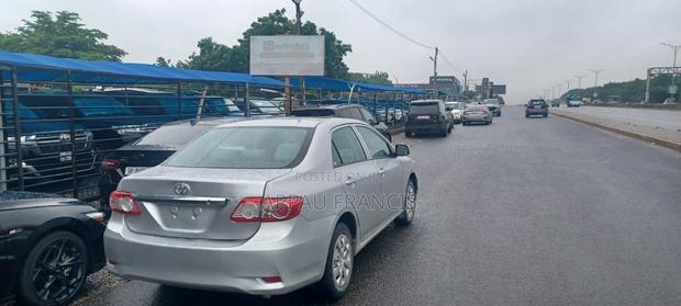 Toyota Corolla LE 4dr Sedan (1.8L 4cyl 4A) 2012 Silver