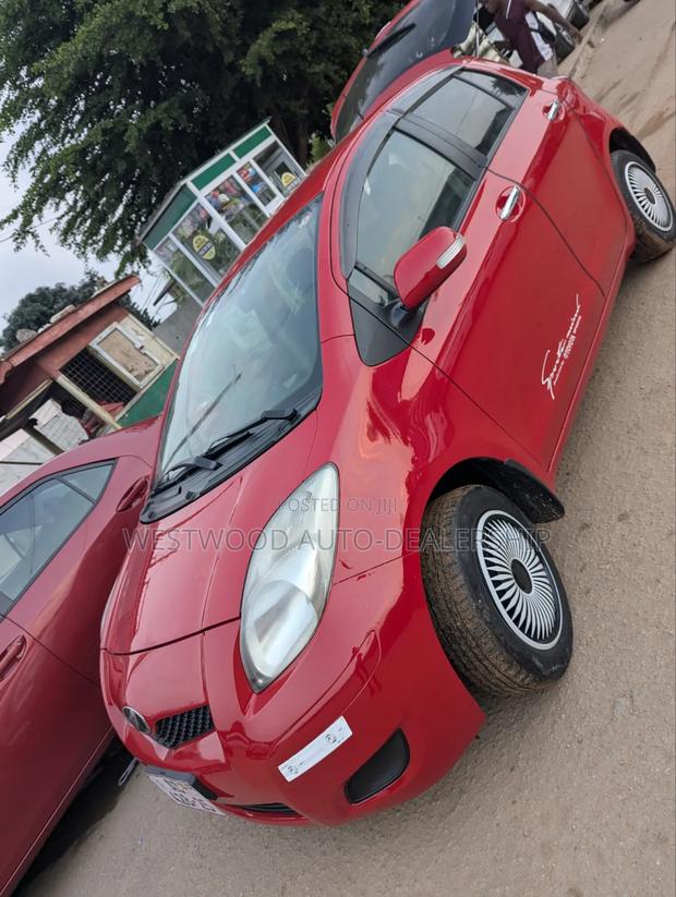 Toyota Vitz 1.5 FWD 5dr 2010 Red