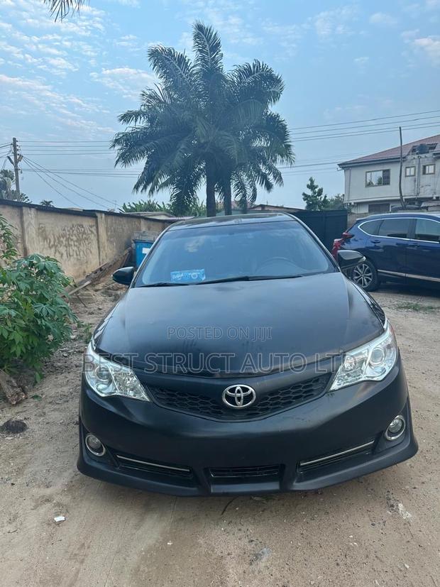 Toyota Camry SE Sport 4dr Sedan w/Prod. End 11/13 (2.5L 4cyl 6A) 2014