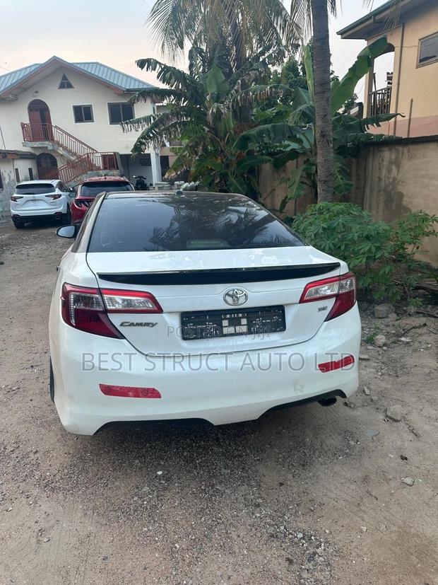 Toyota Camry SE Sport 4dr Sedan w/Prod. End 11/13 (2.5L 4cyl 6A) 2014