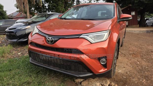 Toyota RAV4 2018 Gold