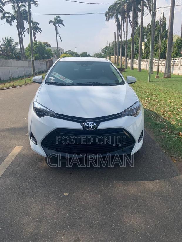 Toyota Corolla LE (1.8L 4cyl 2A) 2019 White