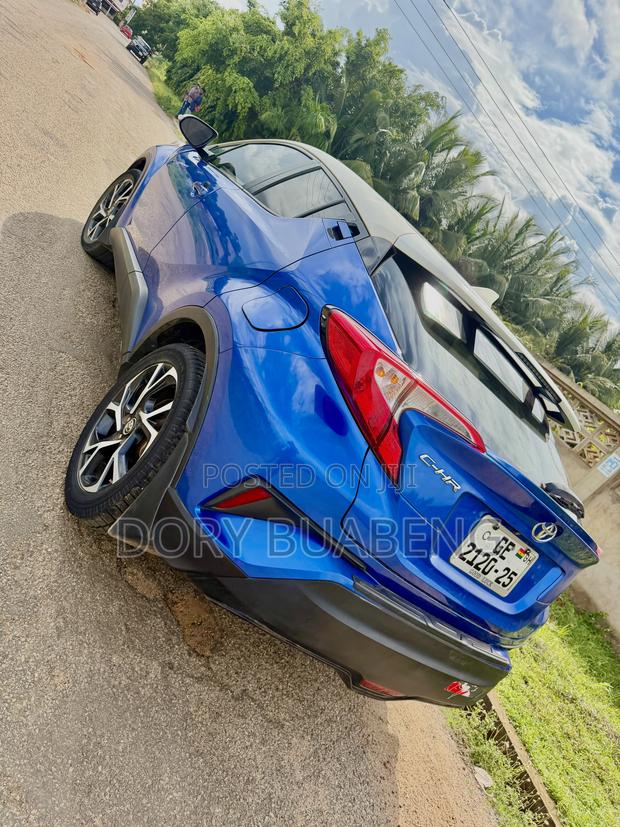 Toyota C-HR 2018 Blue