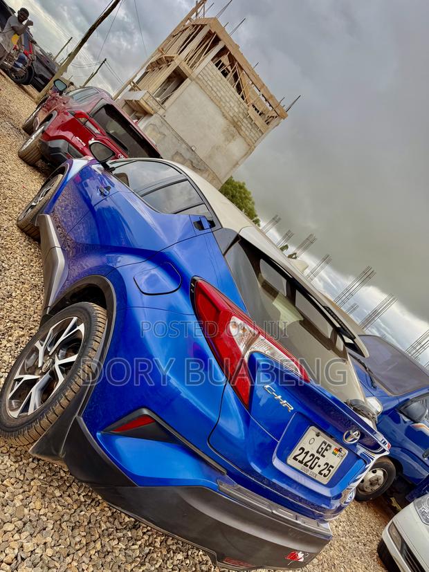Toyota C-HR 2018 Blue