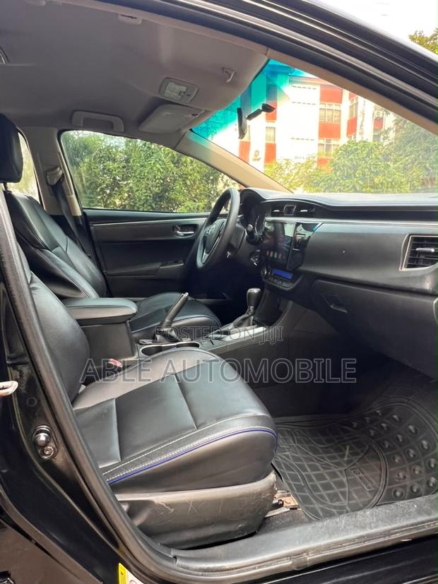 Toyota Corolla LE 4dr Sedan (1.8L 4cyl CVT) 2014 Black