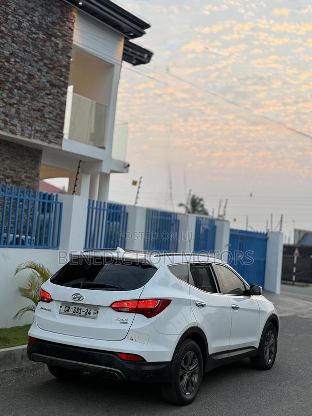 Hyundai Santa Fe SE AWD 2016 White