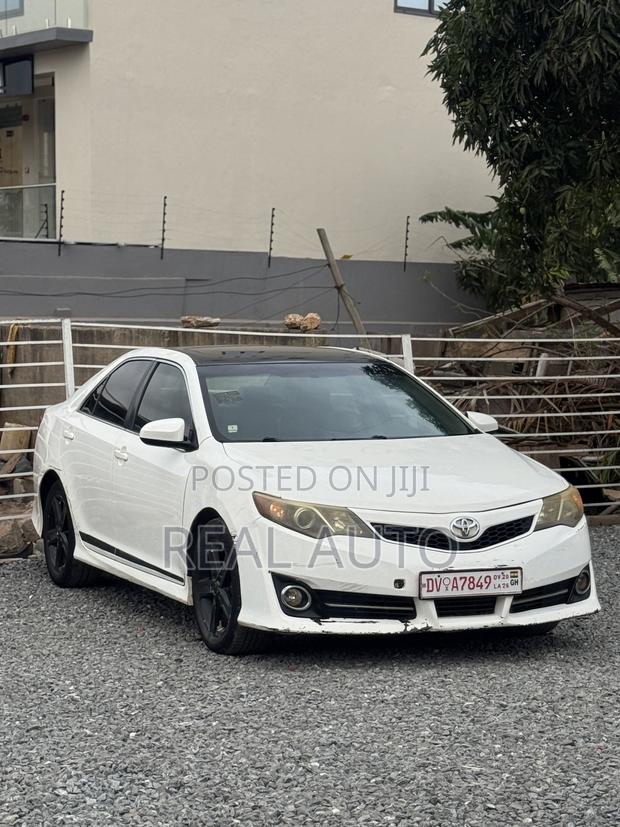 Toyota Camry SE Sport 4dr Sedan (2.5L 4cyl 6A) 2014 White