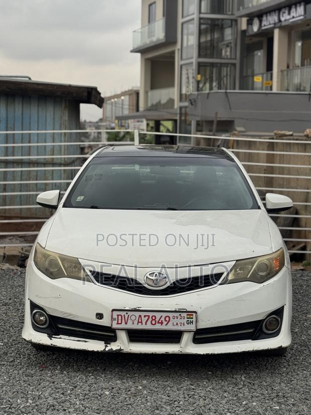Toyota Camry SE Sport 4dr Sedan (2.5L 4cyl 6A) 2014 White