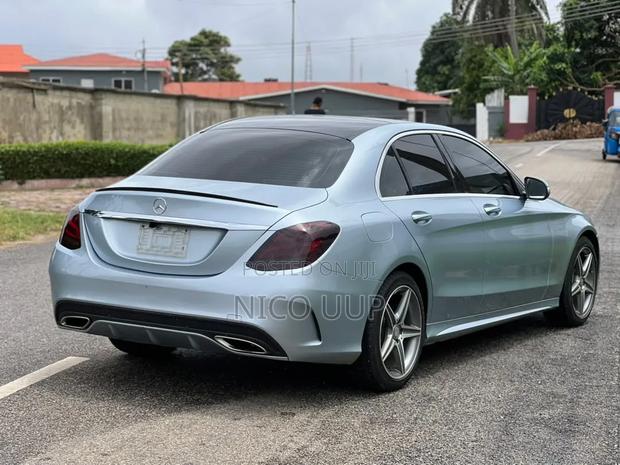 Mercedes-Benz C300 2016 Blue