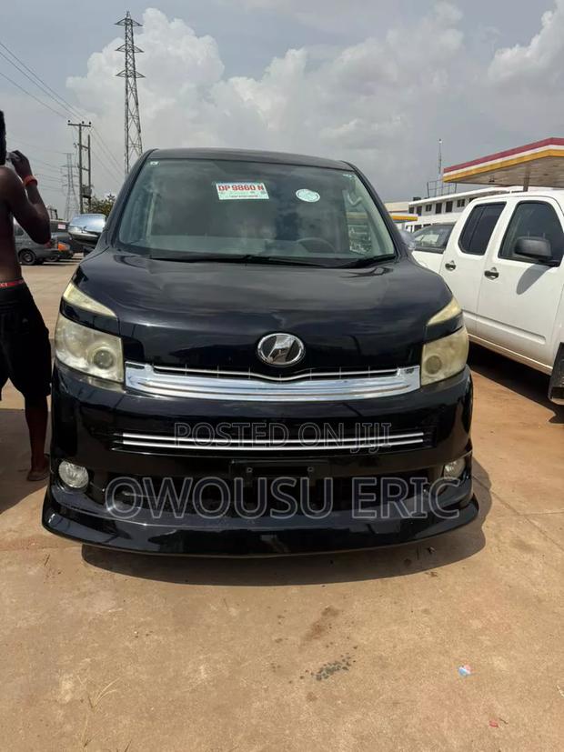 Toyota Voxy 2015 Black