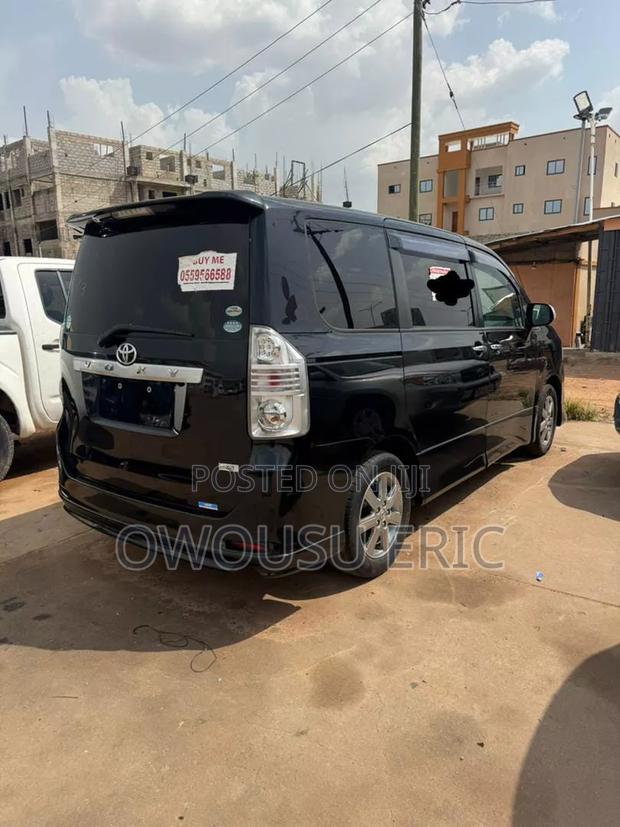 Toyota Voxy 2015 Black