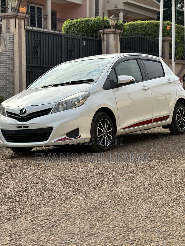 Toyota Vitz 1.3 FWD 5dr 2013 White