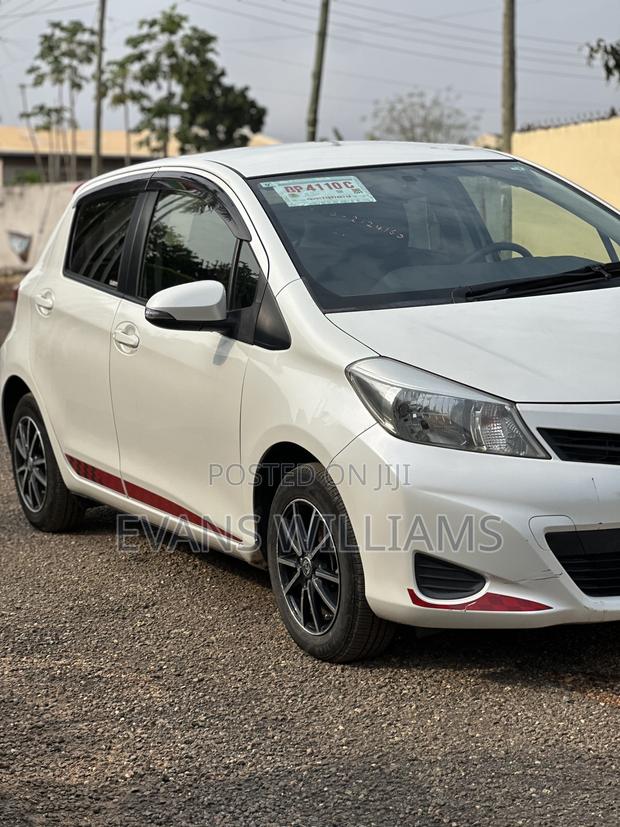 Toyota Vitz 1.3 FWD 5dr 2013 White