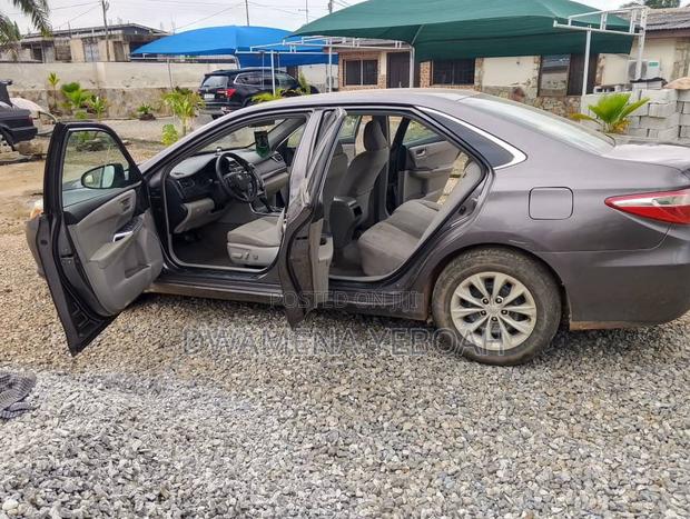 Toyota Camry LE 4dr Sedan (2.5L 4cyl 6A) 2016 Gray