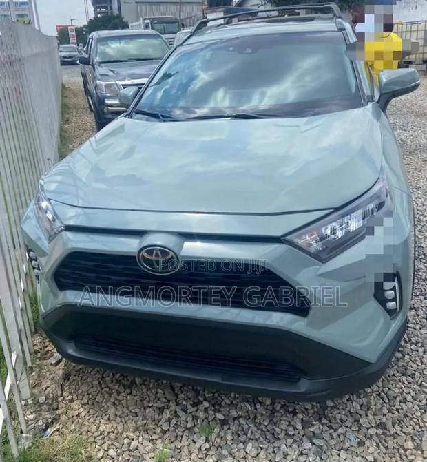 Toyota RAV4 2021 Green