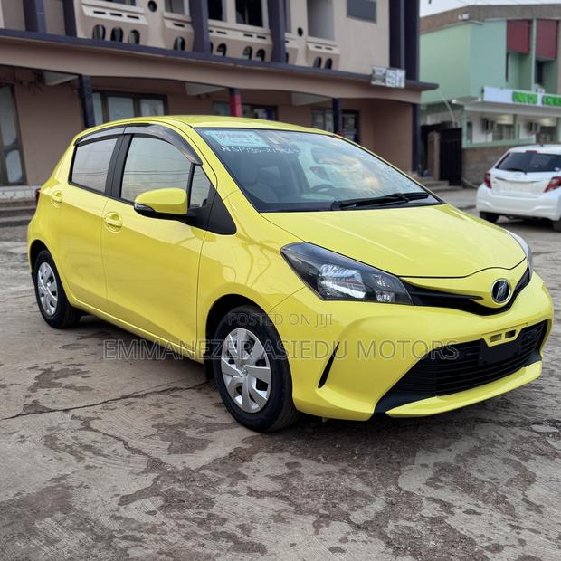 Toyota Vitz 1.3 FWD 5dr 2015 Yellow