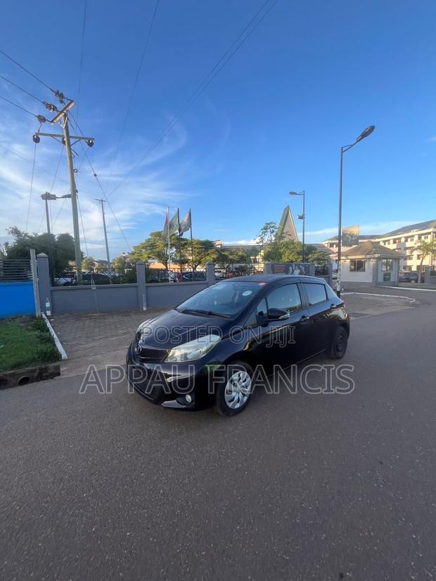 Toyota Vitz 1.5 FWD 5dr 2014 Black